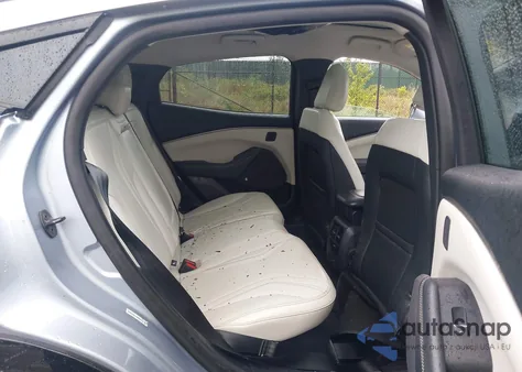 2022 Ford Mustang Mach-E Premium z USA, uszkodzony, nr VIN 3FMTK3SU7NMA52959